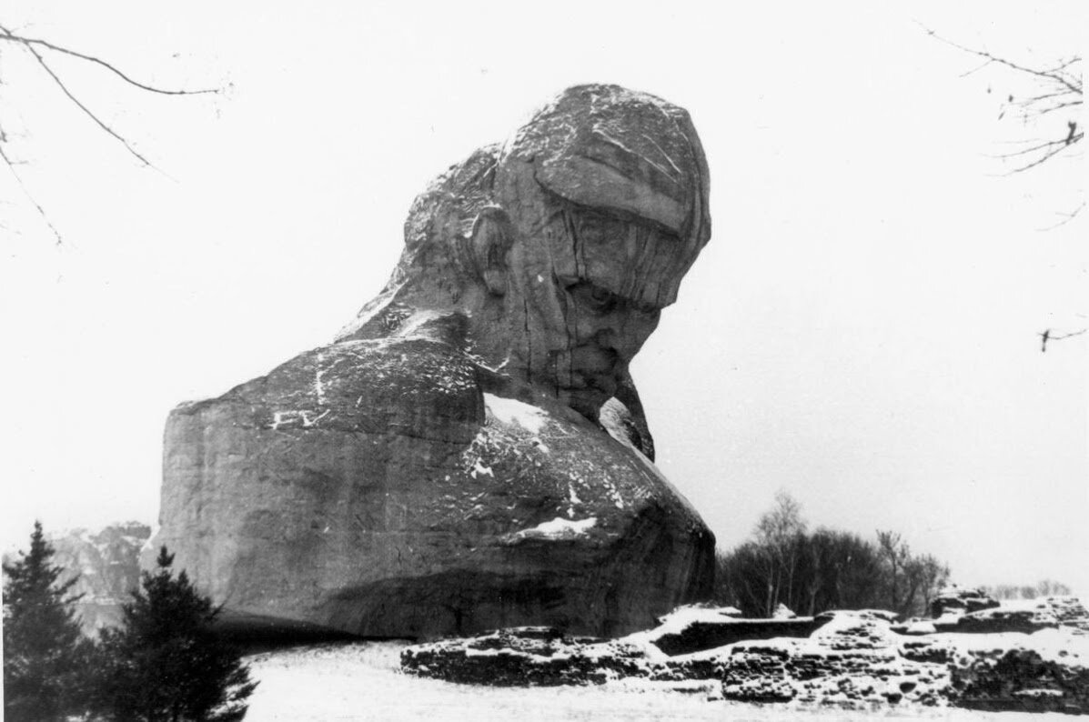 История знаменитого памятника 2 класс. Брестская крепость памятник мужество. Монумент мужество Брест. Монумент мужество в Брестской крепости. Памятник жажда в Брестской крепости.