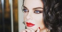 Стриптизер признался, что не изменял Королевой еще и потому, что та очень проницательная. «Наташе вообще сложно изменить. Тот еще экстрасенс — все чует. Сразу будет знать и для этого необязательно читать новости. Плюс я плохой актер — не умею маскироваться. Когда надо находиться в определенном обществе за компанию, а там есть кто-то, кого я не переношу, — человек почувствует. Как бы я ни старался. Могу улыбаться, произносить хорошие слова, но от меня будет фонить», — рассказал о себе Глушко.
 Читайте также Наташа Королева со слезами на глазах: фанаты уверенны, что виноват Тарзан
Артист, аккаунт которого в Instagram содержит множество пикантных фото, признался, что выкладывает такие снимки исключительно для пиара. «Я обычный человек, и это просто хайп. И странно, когда начинают полоскать за это. Говорю: «Слушайте, посмотрите другие инстаграмы — ж... через одну. Грудь через одну. А я-то стриптизер. Ко мне какие вопросы?»
