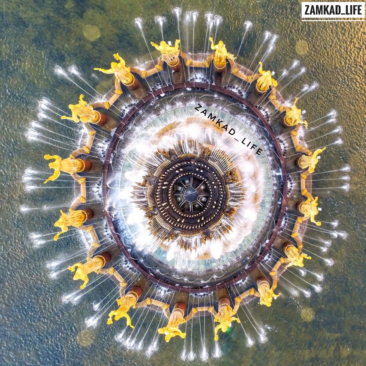 Фонтан Дружбы Народов на закате. Вид сверху.