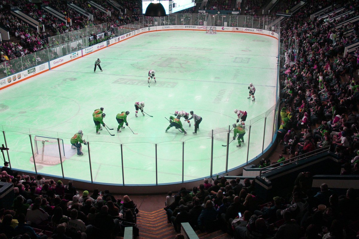 Фотография из твиттера команды Kalamazoo Wings