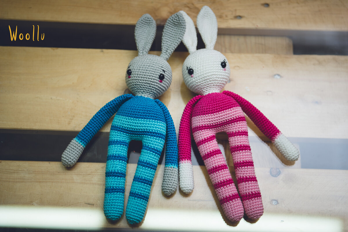 Подглядела форму тела игрушки в instsgram. Связала на глаз по фото. Цвета подбирала уже сама. Племянникам подарила ツ 