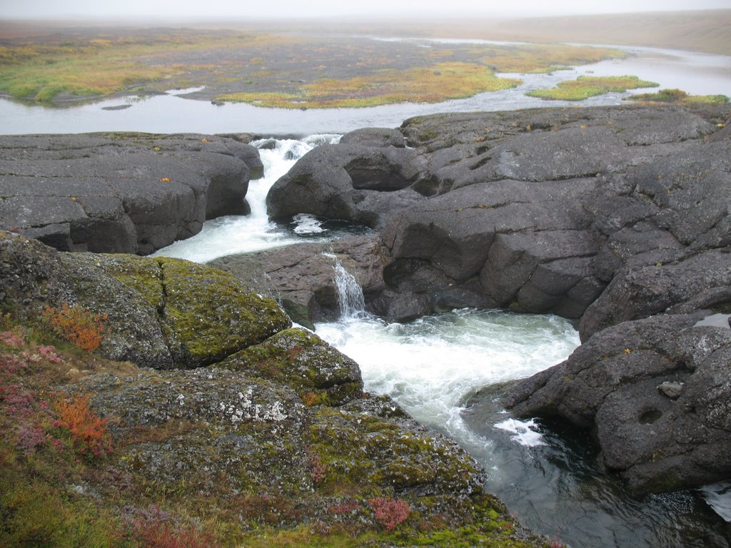 Гидрологический памятник природы. Мраморный каньон на реке Кара Воркута. Водопад Хальмер-ю в Воркуте. Водопад на реке Хальмерью Воркута. Водопад Буредан на реке Кара.