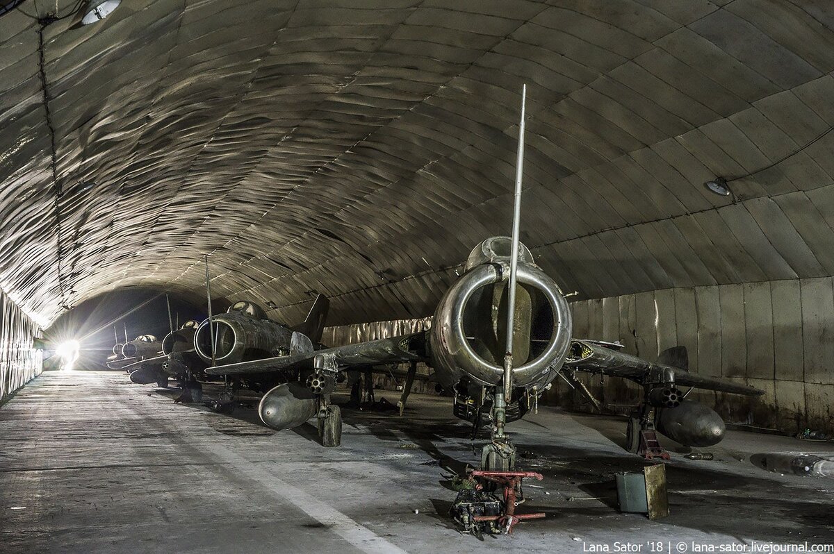 Аэродром в скале. Заброшенные подземные авиабазы Восточной Европы. Авиабаза Желява. Подземный аэродром.