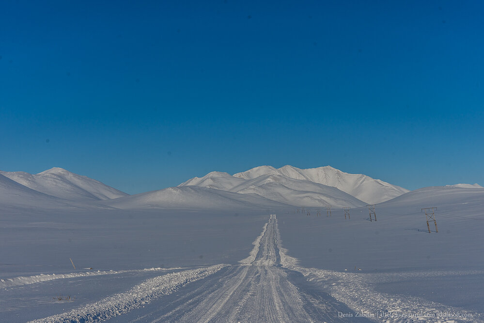  Ландшафт дороги меняется и сначала вы наблюдаете тундру, потом нагорье, горные вершины, хребты и долины