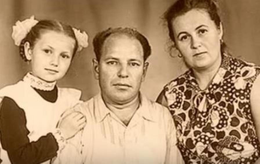 Таисия Повалий с родителями, 70-е