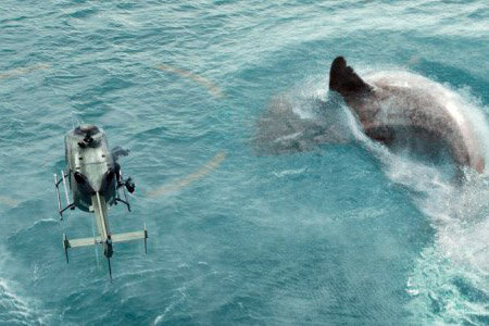 Я заядлый киноман. У меня много любимых актеров и немного любимых фильмов. Люблю ходить на премьеры и не люблю в них разочаровываться. 9 августа 2018 года вышел в прокат фильм с Джейсоном Стэйтемом в главной роли. И спасибо ему огромное - он спас весь фильм, только потому, что очень приятно на него смотреть.