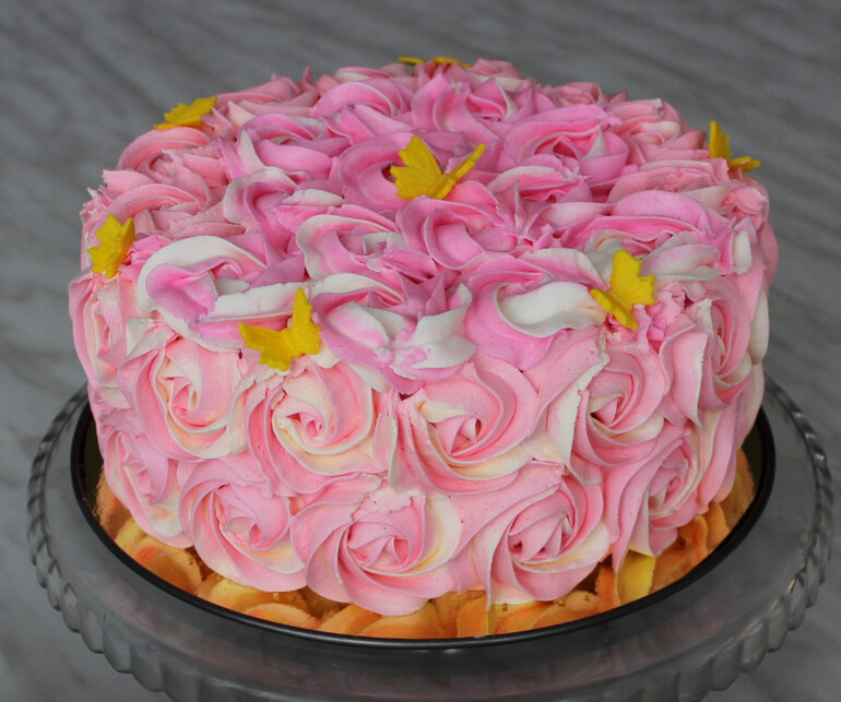 Фото кремовых тортов. Украшение торта. Крем для торта. Торт кремовый. Тортики с масляными цветами.
