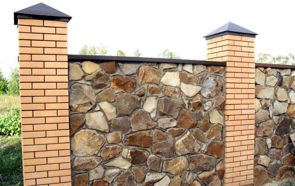 Забор из камня