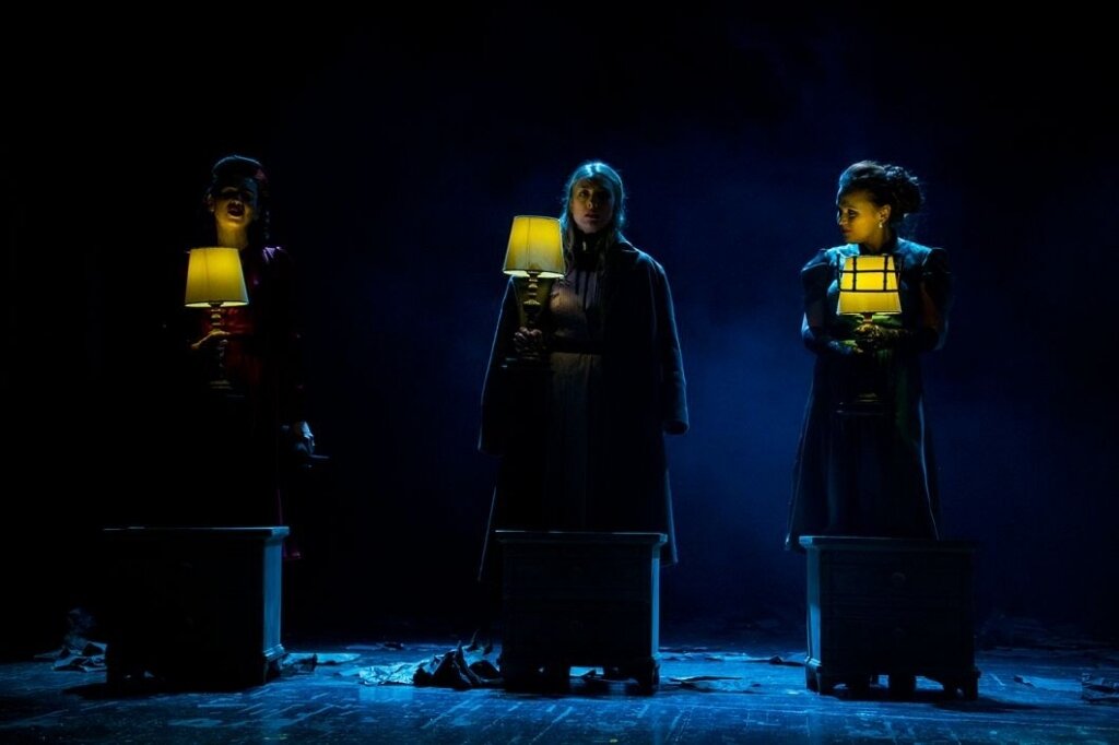 На сцене Тверского театра юного зрителя покажут спектакль «Король Лир». Его премьера состоялась в минувшем году и прошла с большим ажиотажем. 