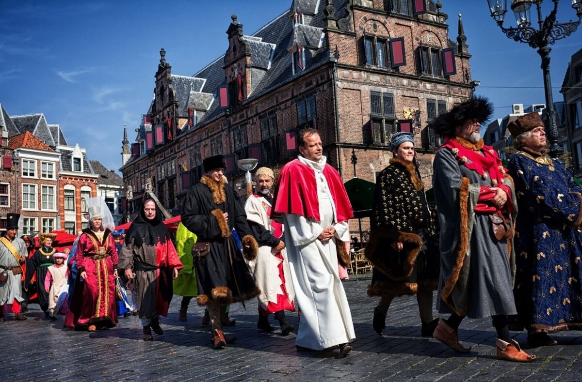 Костюмированное шоу в Праге