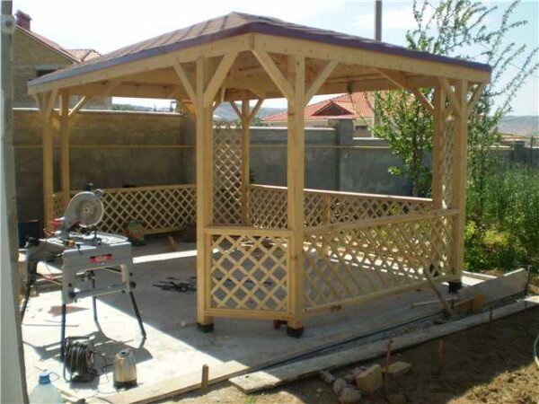 Строительство беседок на даче из дерева, металла или поликарбоната