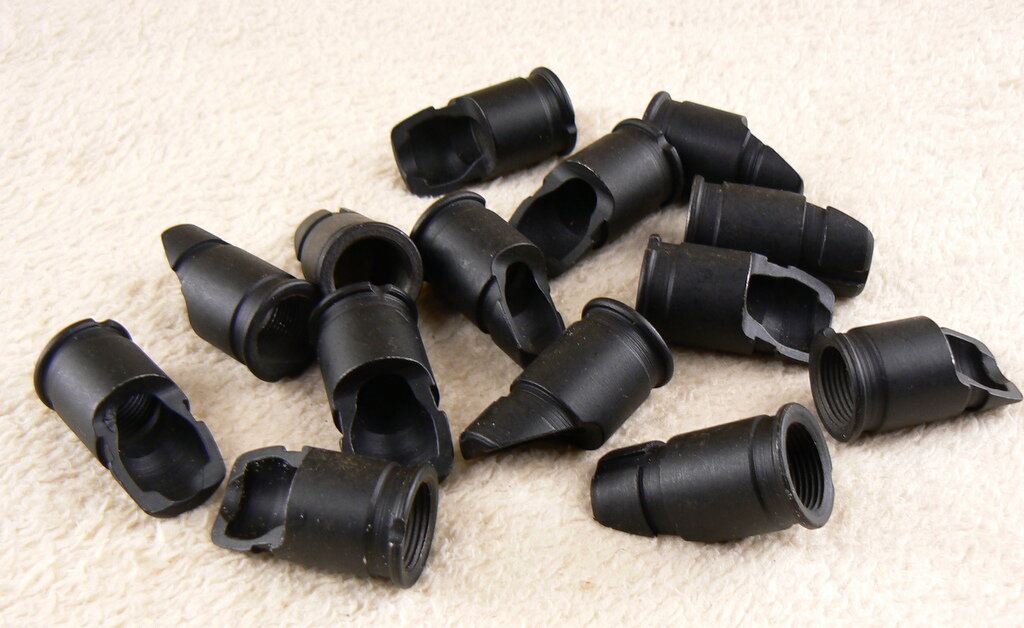 На АКМ по-умолчанию стоит такая деталь. Это компенсатор