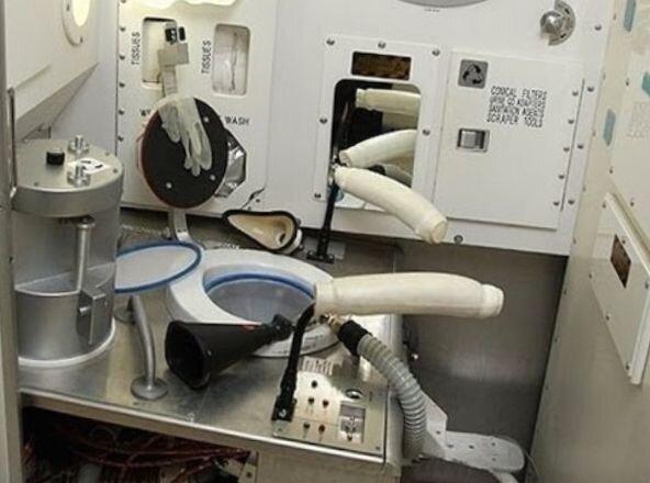 фото взято из сети интернет    Российская туалетная уборная