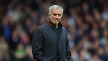 Фото: manutd.comПо данным The Guardian, компенсация португальскому тренеру за преждевременный уход с занимаемого поста составит около 15 млн фунтов. По крайней мере, данная цифра не будет превышена.
