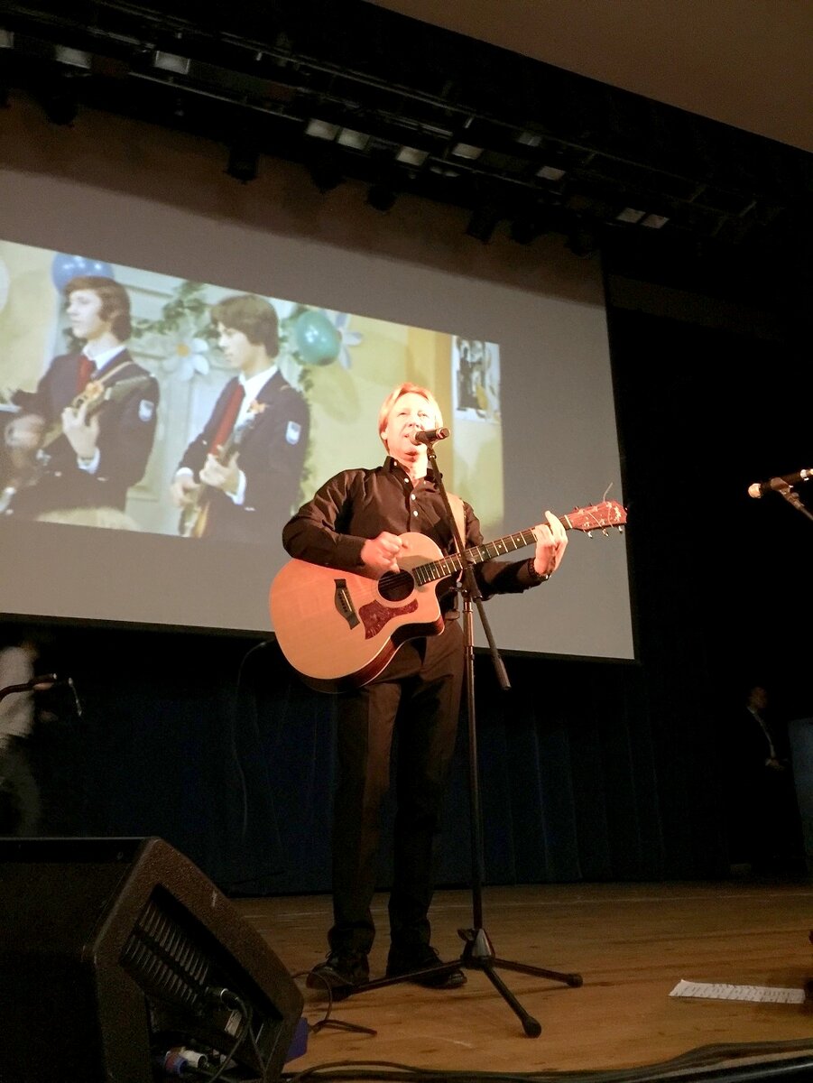 Дмитрий Харатьян на своем творческом вечере в Ереване. Фотография Елены Шуваевой-Петросян