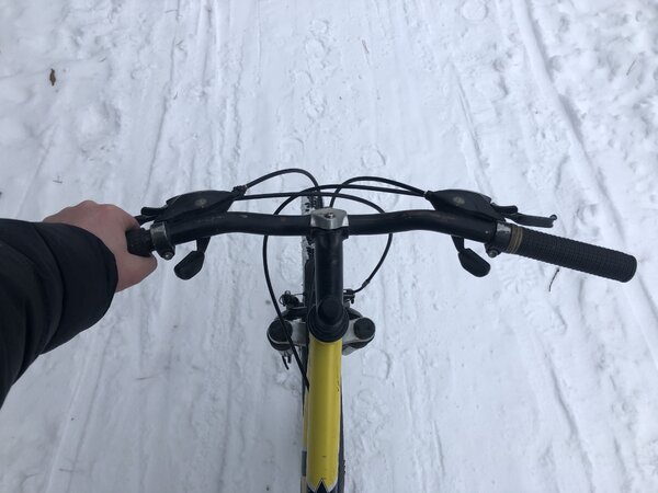 Еду на велосипеде зимой