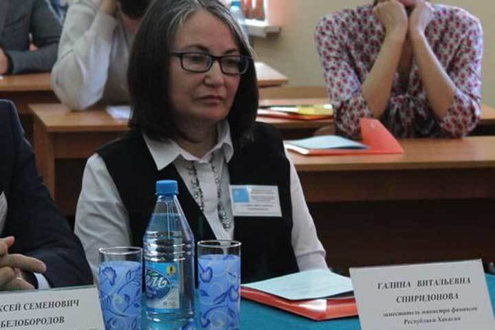 Уволенная заместитель жадного министра финансов Хакасии Галина Спиридонова