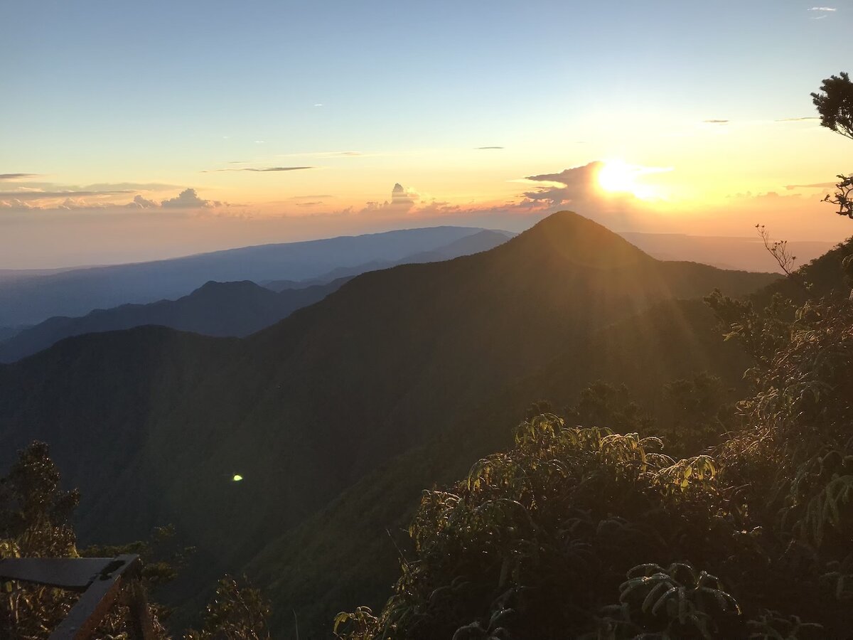 Вид на рассвете с вершины Блу-Маунтин-Пик