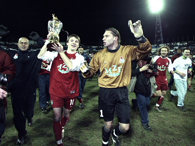                          Узнаете ли вы кого-нибудь из чемпионского состава на фото?