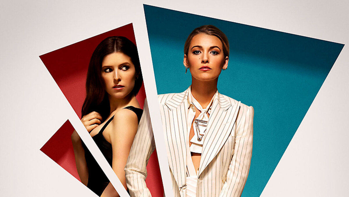 Да уж, при взгляде на этот "политкорректный" постер и не скажешь, что рост у Анны Кендрик всего-навсего метр-пятьдесят два, а у Блейк Лайвли - почти метр-восемьдесят.