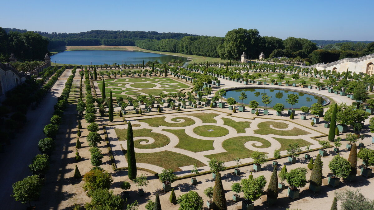 Версаль новгород. Версаль парк Франция. Южный партер парка Версаля. Версальский дворец Франция Нижний парк. Боскет остров короля Версаль.
