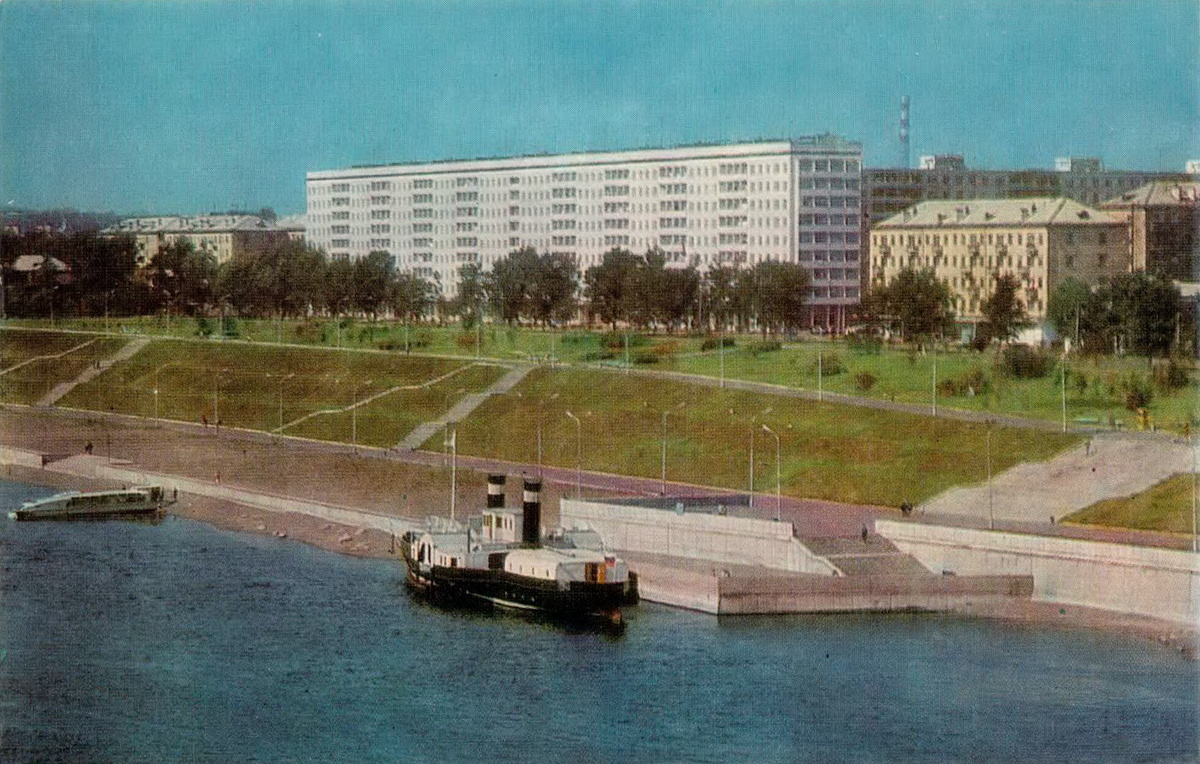 1. Пароход-музей «Св. Николай» на вечной стоянке 