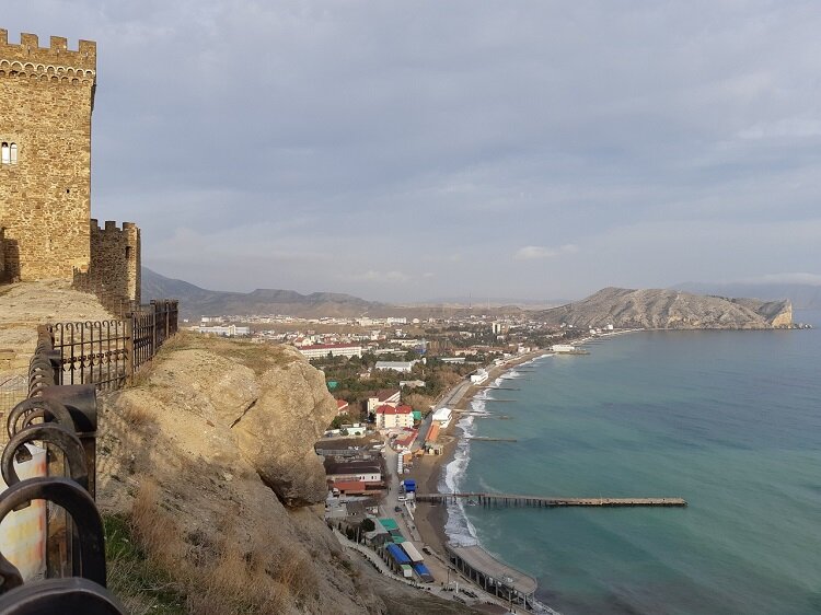 Достопримечательности судака в крыму фото с описанием "Великая Крымская стена" в Судаке. Это стоит увидеть! Семья на чемоданах Дзен