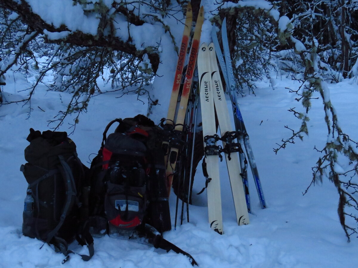 Рюкзаки на привале.