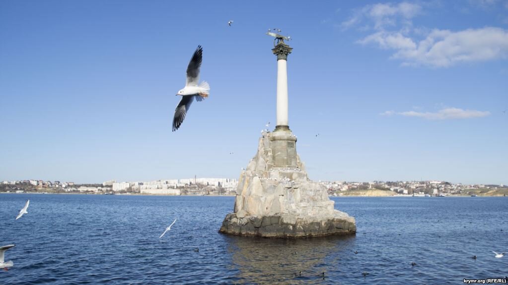 Памятник погибшим кораблям в севастополе фото крупным планом