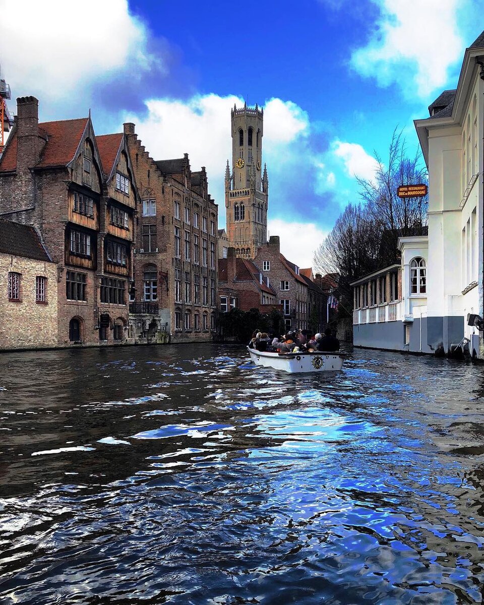 Bruges владикавказ. Набережная Кальвебод Брюгге. Брюгге Швеция. Каналы Брюгге. Бельгия столица Брюгге.