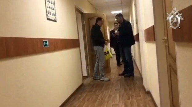 Задержание Константина Крюкова. Кадр из видео в ТК "Криминал"  
 