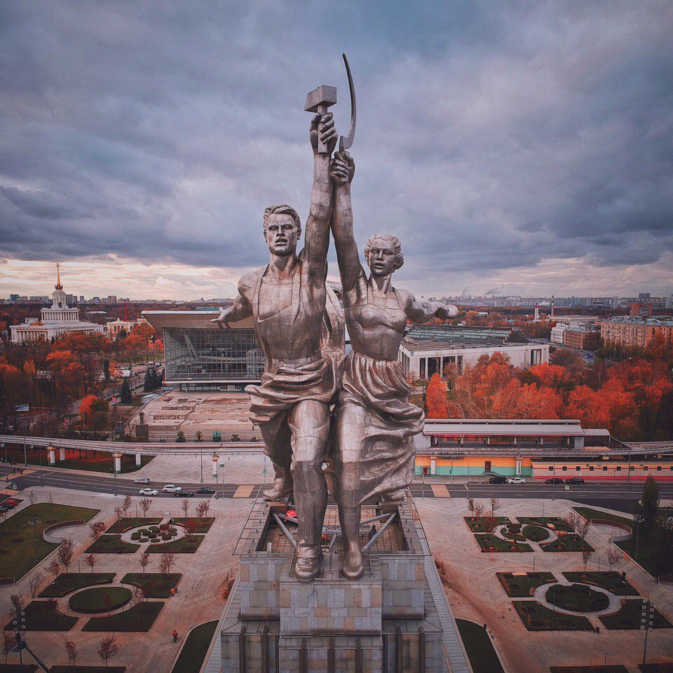 Памятник рабочий и колхозница в москве фото