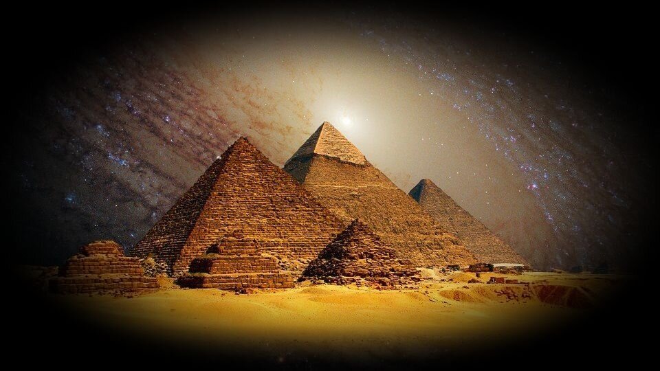 Загадки истории 2. Тайна пирамиды Хеопса. Пирамида Хеопса секрет пирамид. Тайна и загадка пирамид Хеопса. Пирамида Хеопса Золотая вершина.