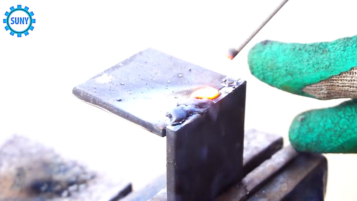 Скриншот с видео на YouTube-канале Mr SunY