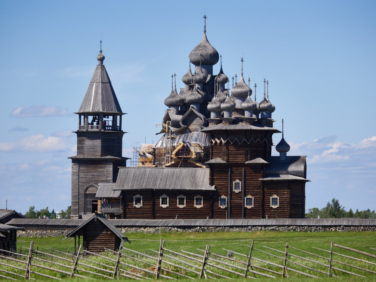 Кижи музей-заповедник. Кижи Церковь Преображения Господня. Петрозаводск Кижи. Кижи достопримечательности.