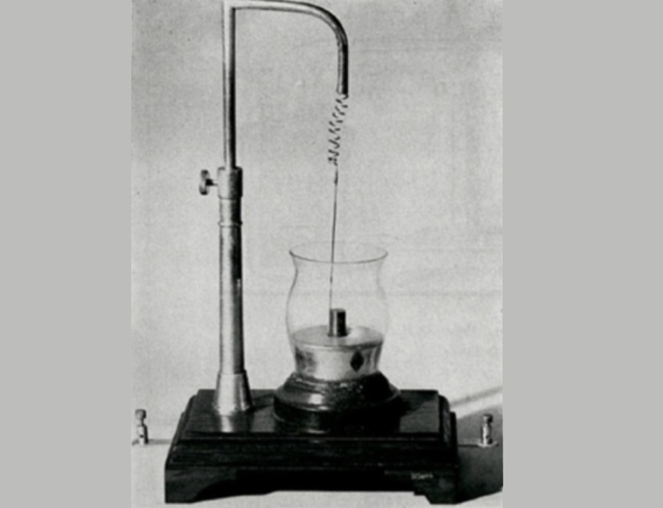 Invented experiment. Первый электродвигатель Фарадея 1821. Электродвигатель м Фарадея 1821 г. Майкл Фарадей первый электрический двигатель. Майкл Фарадей первая модель электродвигателя 1821.