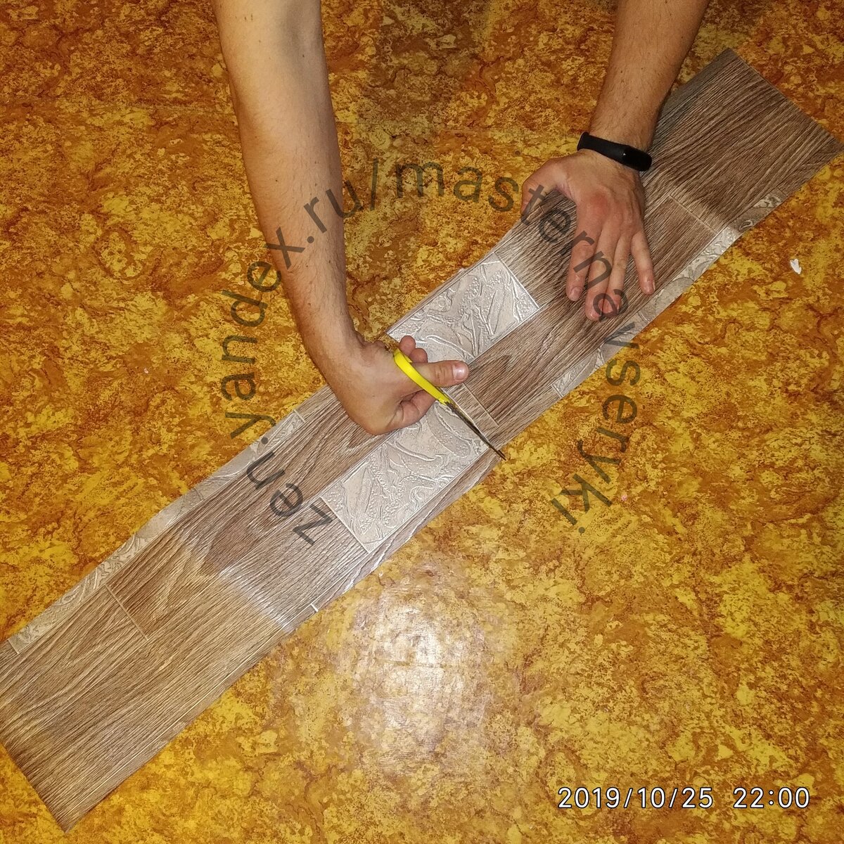 Обычно куски линолеума всегда остаются после ремонта.