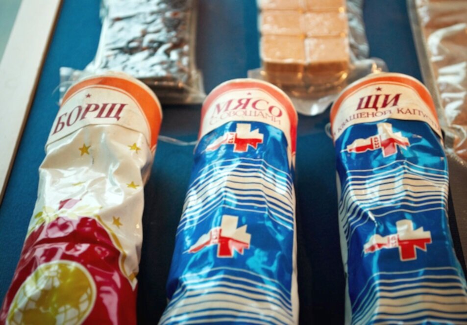 Еда в тюбиках.