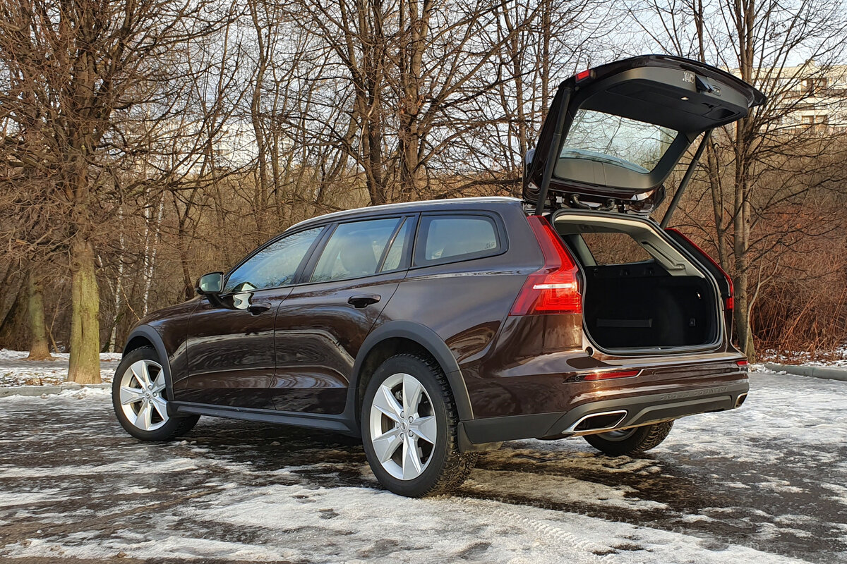 Volvo v60 cross. Вольво универсал v60 Cross Country. Вольво v60 Cross Country 2016. Volvo v60 универсал 2020.