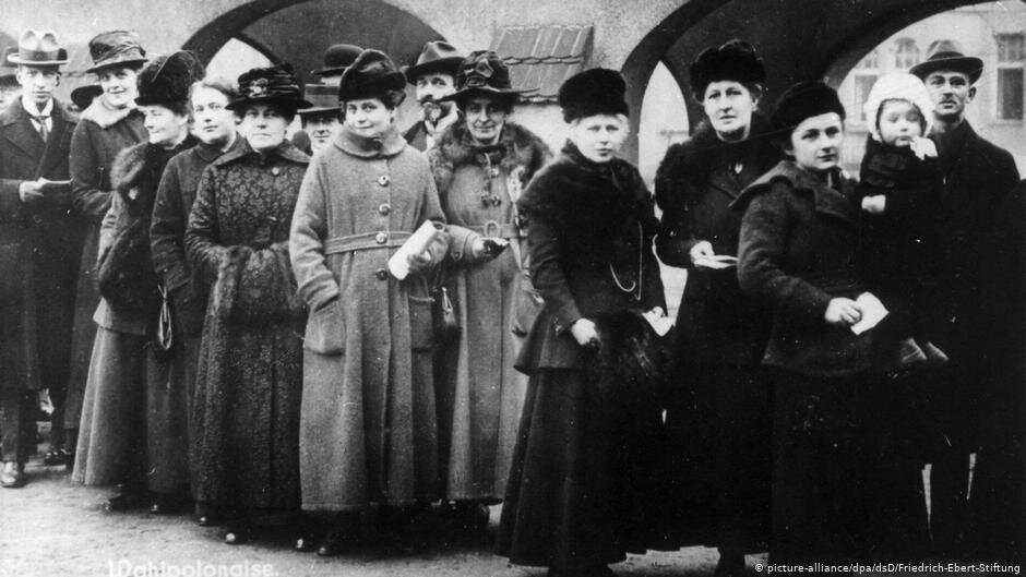 1918 год. Женщины впервые в Германии допущены на парламентские выборы