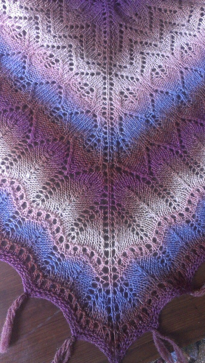 Шаль "Шоколад"  из  пряжи Дундага (фото  из личного архива)