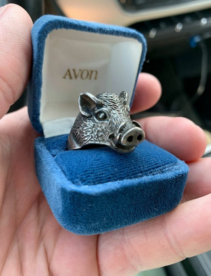 "В антикварном устроили ликвидацию товаров. Мне повезло!"