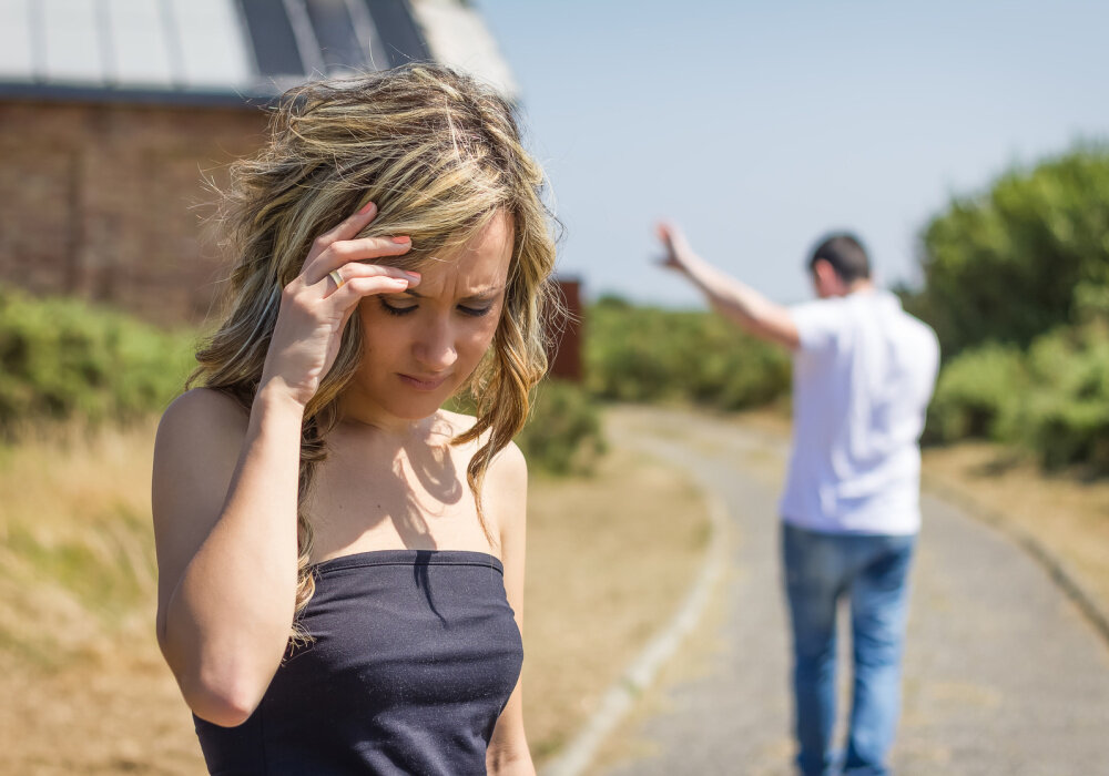 Еще вчера все было хорошо, он с удовольствием ел приготовленный супругой ужин и выпил бокал вина «за любовь», а сегодня он собрал вещи и, не говоря ни слова, ушел из дома.