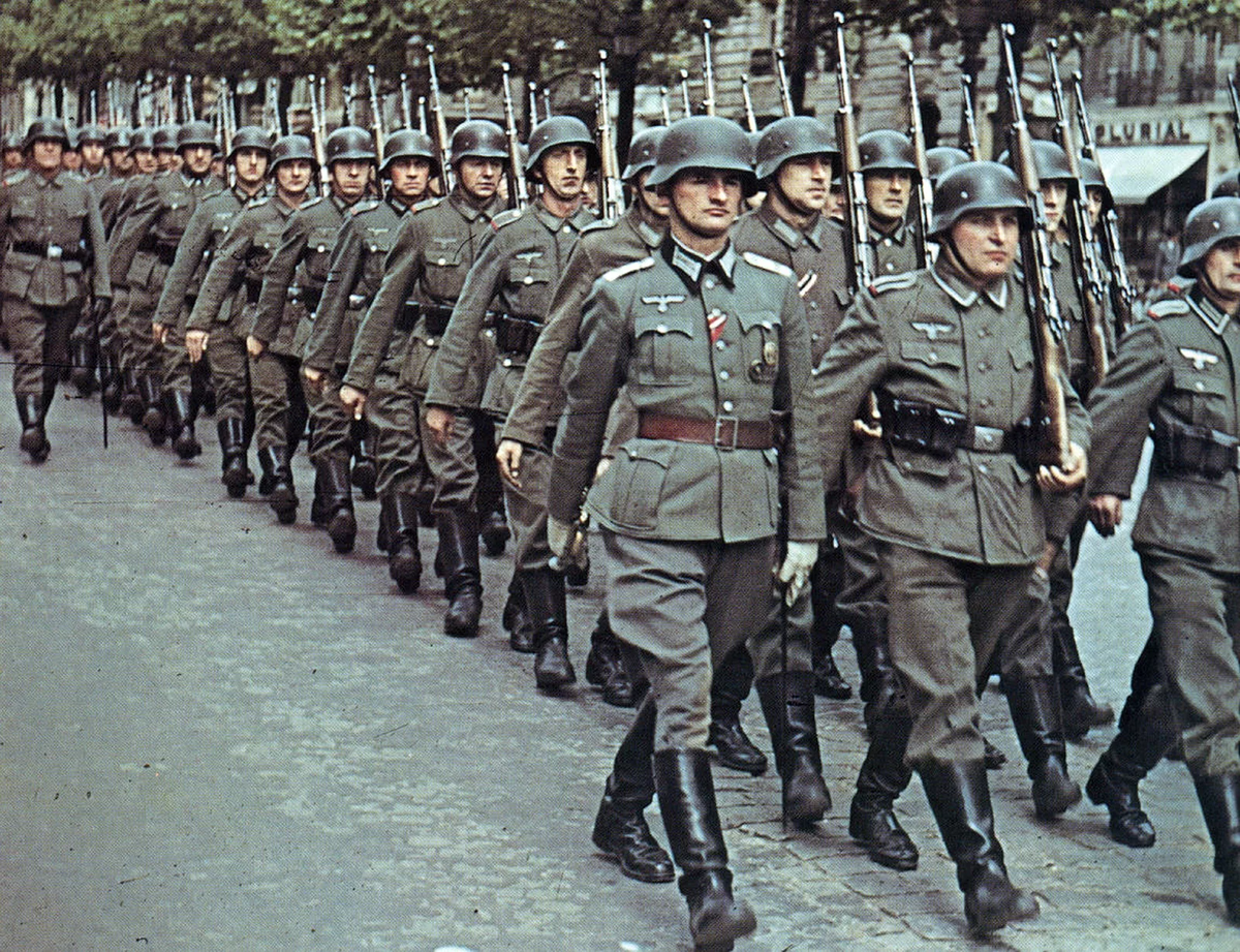 Germany march. Вен ди зольдатен. Зольдатен вермахта. Сабатон Вермахт. Солдат СС Вермахт в цвете.