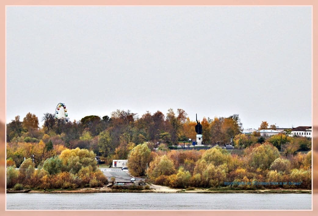 Осенний Муром с Нижегородской стороны, памятник Илье Муромцу.