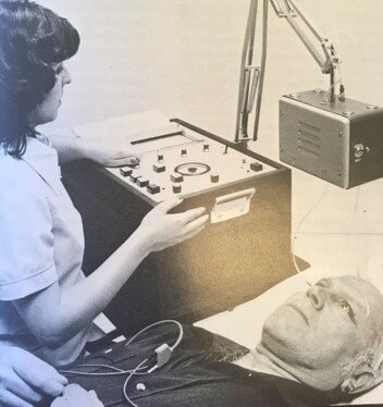 Запись ЭЭГ на одном из первых клинических электроэнцефалографов