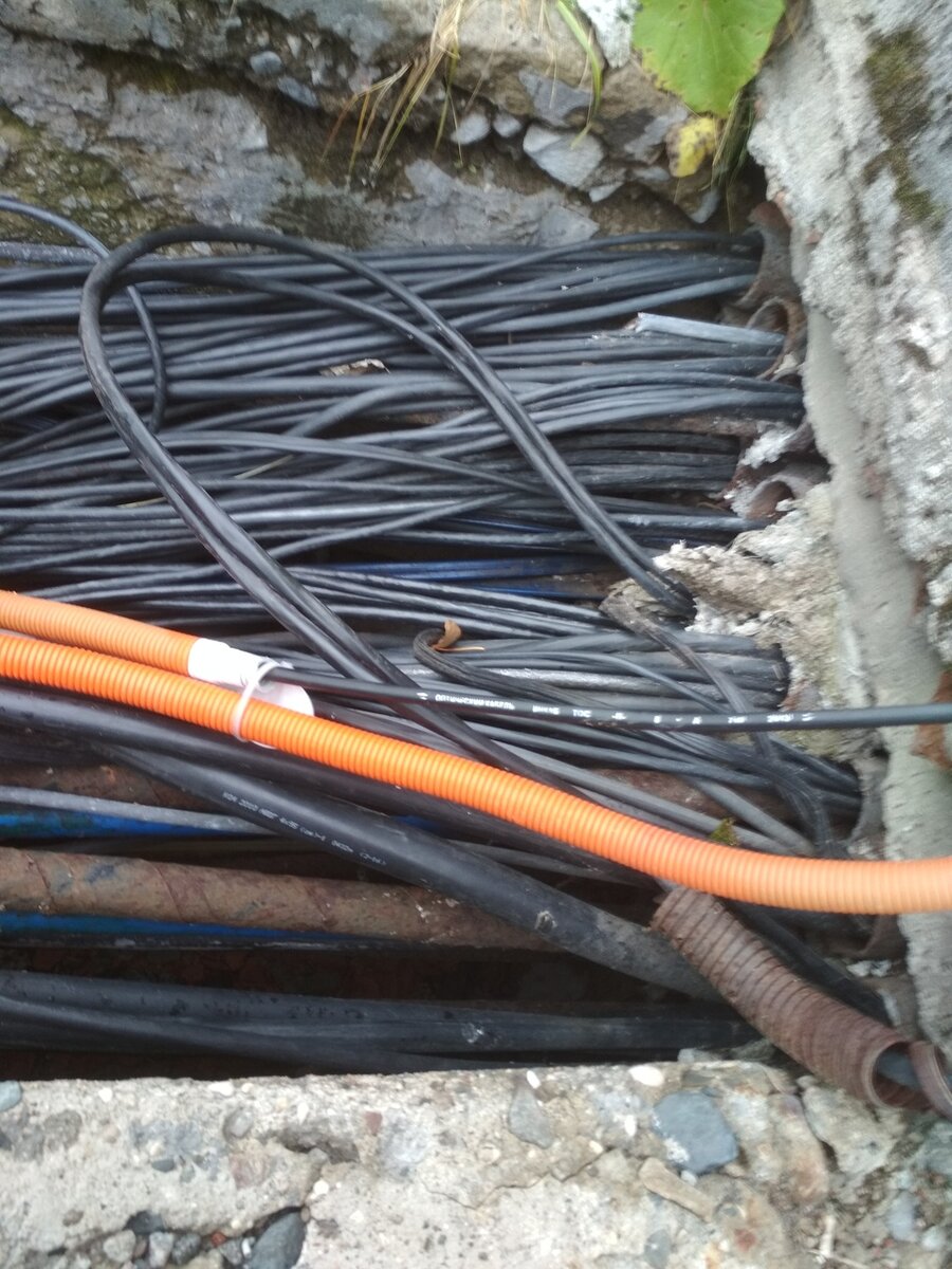 БДЛ под ЗРУ, большинство кабелей уже заменили