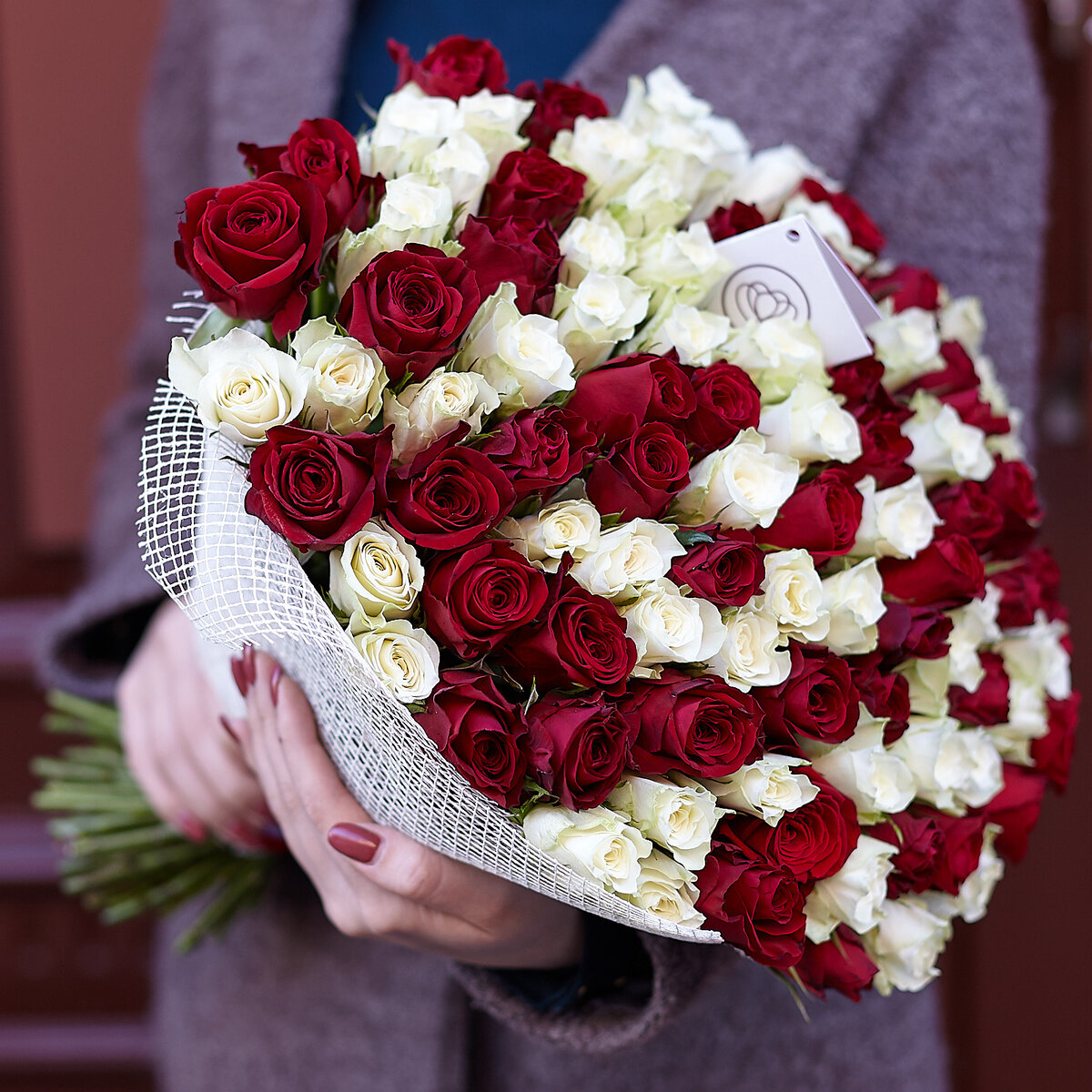 Какие подарить цветы маме на день рождения. Шикарный букет для мамы. Букет роз. Красивые букеты из роз. Шикарный букет из роз.