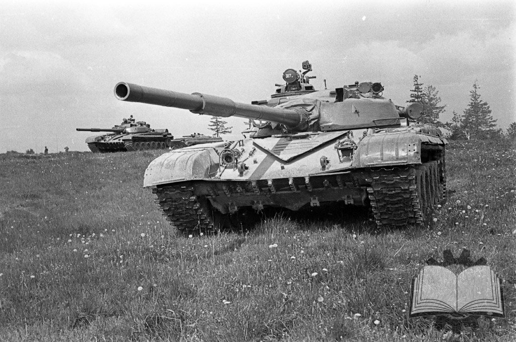 Т-72, самый массовый основной танк. Эти машины, разработка которых началась во второй половине 60-х годов, продолжают служить, и их эксплуатация продолжится еше не одно десятилетие.