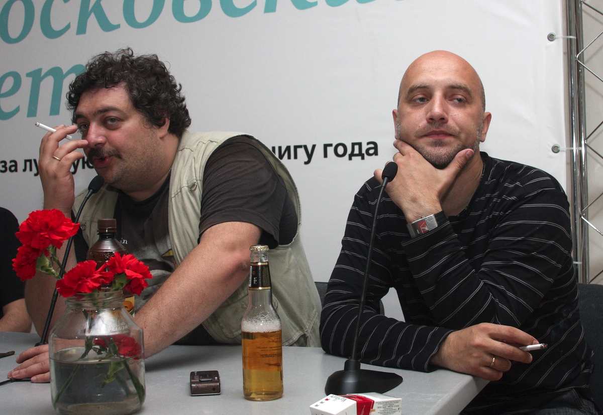 Переобулись. Один тихим стал. Другой - буйным